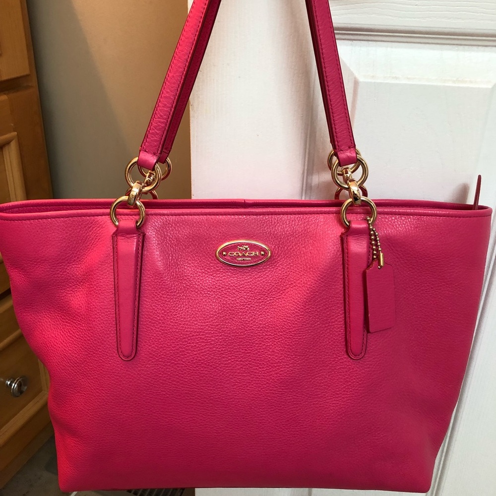 Coach purse, barely carried, almost new condition